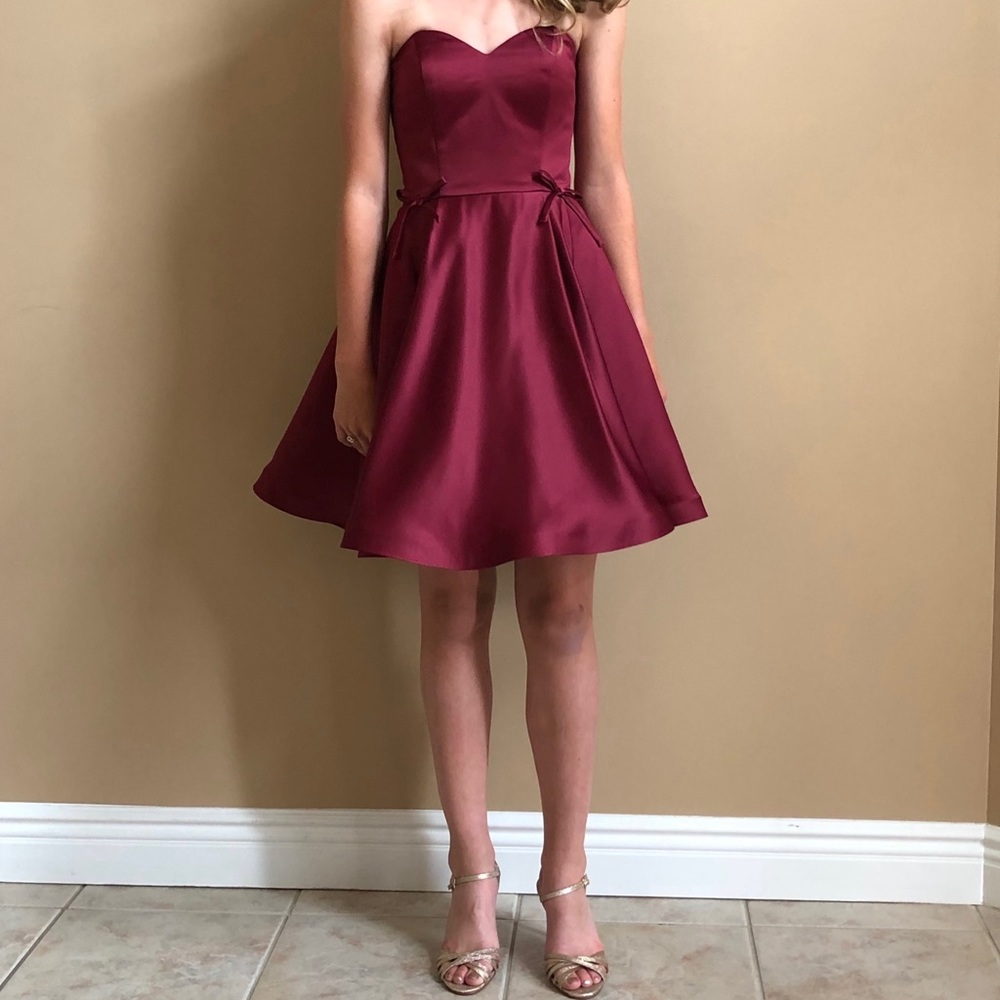 💗Size 0 Burgundy formal dress - Picture 3 of 5